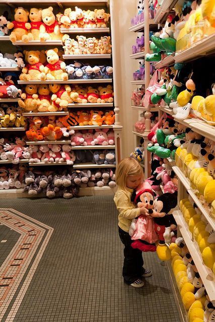 Disney Stores, Disney Stuffed Animals, Minnie And Mickey, Disney Aesthetic, The Toys, Happiest Place On Earth, Disneyland Paris, Disney Trip, Disney Love