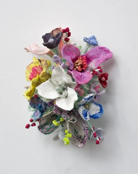 Waste Art, Wal Art, Floral Textile, Flower Artists, Jeff Koons, Sustainable Art, Flower Sculptures, Upcycled Art, Damien Hirst