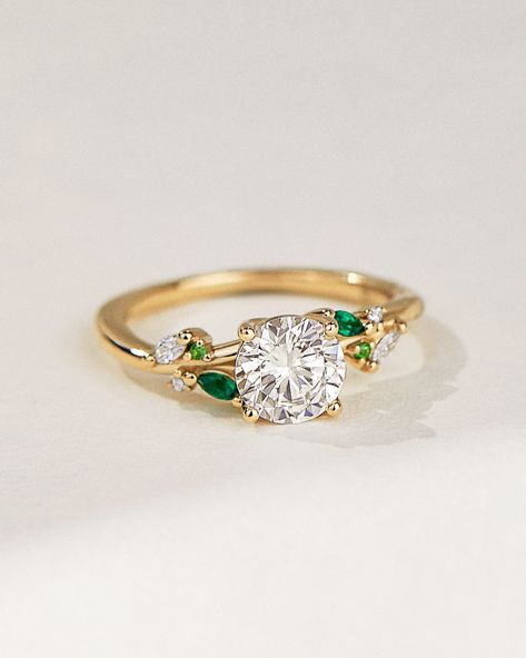 Unique round diamond engagement rings