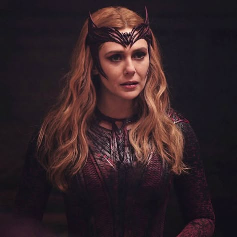 Scarlet Witch Hair, Scarlett Witch Icons, Scarlet Witch Pfp, Wanda Pfp, Scarlet Witch Multiverse Of Madness, Scarlet Witch Halloween, Scarlet Witch Mcu, Scarlet Witch Icon, Wanda Maximoff Icons