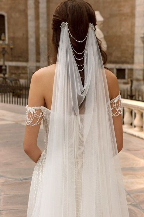 Hair Details, Dream Wedding Ideas Dresses, Fantasy Wedding, Mod Wedding, Dream Wedding Ideas, Wedding Veils, Wedding Veil, Wedding Dress Inspiration, Dresses To Wear To A Wedding