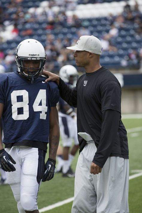 Jovon Bouknight Football Coach Aesthetic, Coach Football Aesthetic, Nfl Coach Aesthetic, Football Quarterback Aesthetic, Highschool Football Player, Coaching Career, Usa University, Football Coaches, Fitness Shoot