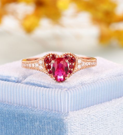 Wedding Rings Art Deco, Halo Wedding Rings, Ruby Engagement Ring Vintage, Moissanite Engagement Ring White Gold, Wedding Rings Art, Round Moissanite Engagement Ring, Vintage Halo, Wedding Women, Art Deco Wedding Rings