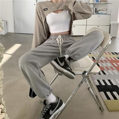 Dance Style Outfits, Outfit Korean Style, Grunge Clothing, Dance Outfits Practice, Dancers Outfit, Fashion Grunge, Practice Outfits, Y2k Aesthetic Outfits, Grey Trousers