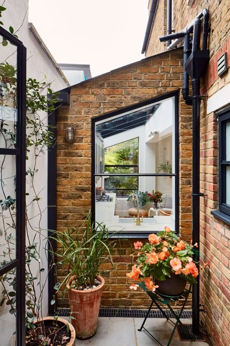 Side Return Garden Ideas, Terraced House Extension, Victorian Terrace Extension, Terrace House Extension, Terraced House Interior, Victorian Terrace Garden, Small Terraced House, Victorian Extension, Edwardian Terrace