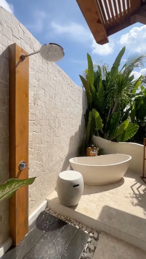 Tropical Shower Ideas, Tiny Boho House, Tiny Outdoor Bathroom, Outdoor Shower Design, Bali Bathroom Outdoor, Small Bali Inspired House, Tropical Tiny House, Small Bali Villa Design Tropical Homes, Outdoor Bathroom