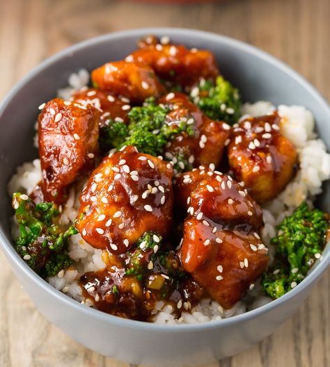 Our Addictive General Tso Stir-Fry Beats the Best TakeoutDelish Quick Asian Dinner, General Tso Chicken Stir Fry, Easy Asian Dinner, Poulet General Tao, General Tso's Chicken Recipe, Fitness Foods, General Tso's Chicken, Wok Recipes, Asian Dinner