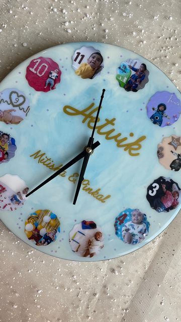 Resin Clock With Photo, Mouldit Art Ideas On Canvas, Mouldit Art, Resin Clock Ideas, Resin Art Clock, Wall Clock Design Ideas, Resin Arts, Clock Resin, Photo Wall Clocks