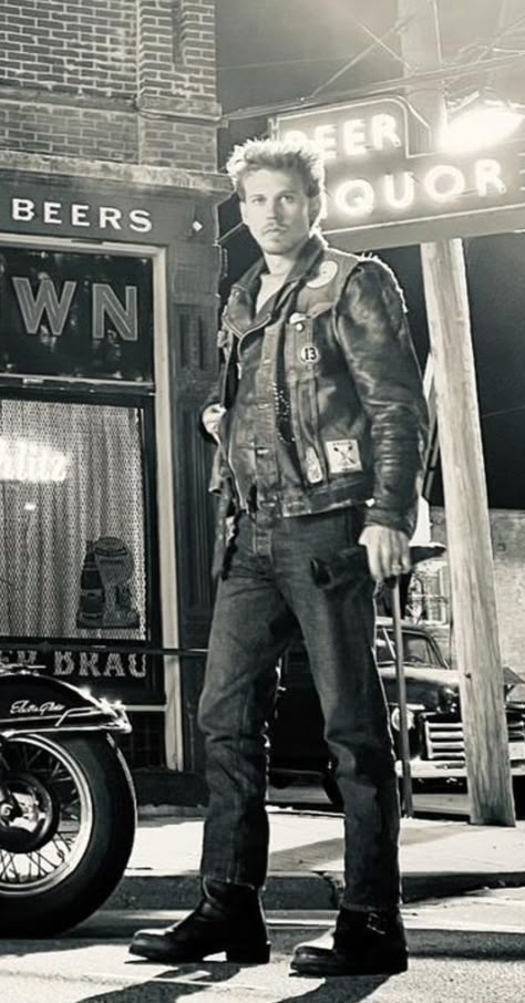 Man Biker Style, Biker Outfit Men Aesthetic, 80s Biker Outfit, Men’s Biker Style, Biker Style Men Outfits, 60s Biker Aesthetic, Bikeriders Austin Butler, Austin Butler The Bikeriders, Bikeriders Aesthetic