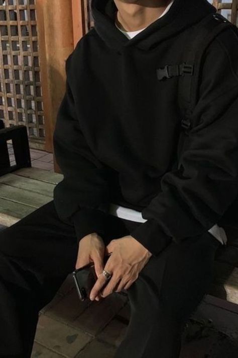 Mens Dark Outfits, Hoodie Outfit Guys, Black Sweatshirt Outfit Aesthetic, Black Hoodie Aesthetic, Black Hoodie Outfit Men, Hoodie Men Outfit, Men In Hoodies, Black Hoodie Outfit, Hoodie Outfit Men