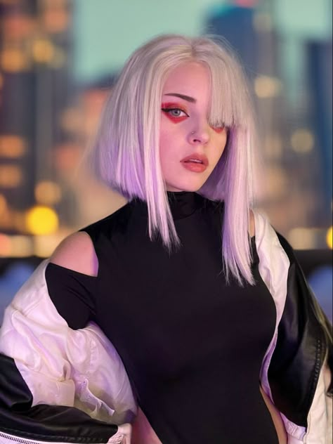 Cyberpunk edgerunners Lucy Cyberpunk Hairstyles, Futuristic Hairstyles, Cyberpunk Hair, Lucy Cosplay, Cyberpunk Edge Runners, Sunkissed Hair Brunette, Short Bleached Hair, Cyberpunk Cosplay, Graduated Bob Haircuts