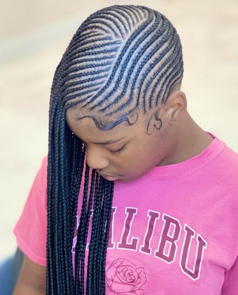 Feed-In Lemonade Braids to the Side Lemonade Braids To The Side, Small Feed In Braids Cornrows, Feed In Hairstyles, Braids Styles 2023, Cornrows Straight Back, Braids To The Side, Feed In Braids Cornrows, Small Feed In Braids, Back Braids