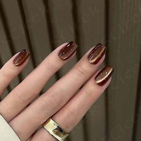 Nail Art Coffee Color, Holographic Brown Nails, Mocha Mousse Cat Eye Nails, Moonlight Nails Design, Expresso Nail Ideas, Brown Cat Eye French Tip Nails, Mocha Cat Eye Nails, Brown Cateye Nails Design, Coffee Nail Art Designs