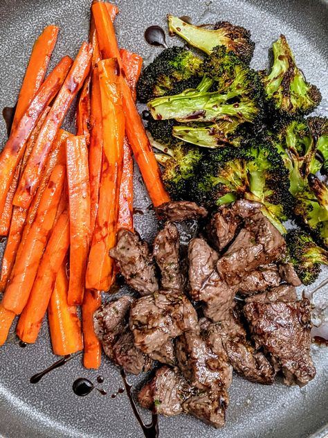 The Sunday Cookbook: One Pan Balsamic Steak and Veggies |Amanda MacGregor Steak And Veggies Dinner Healthy, Grilled Steak And Veggies, Steak Recipes For Dinner Healthy, One Pan Dinners Beef, Veggie And Protein Meals Dinners, Simple Meat And Veggie Meals, Starchless Meals, Meat Veggies Meals, Sheet Pan Steak And Veggies