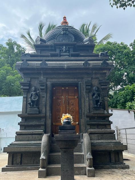 Ganesha(Vinayagar) Temple Outdoor Puja Room, Small Temple Design Outdoor, Small Temple Design, South Indian Temple Architecture, Ganesha Temple, Garden Temple, Ganesh Temple, Small Temple, Kerala Architecture