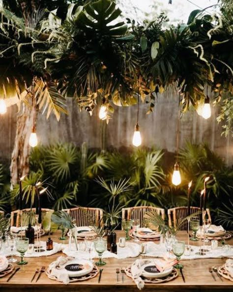 25 Jungle Outdoor Wedding Decor Ideas That Will Take You to a Tropical Paradise Jungle Wedding Aesthetic, Jungle Chic Wedding, Minimal Tropical Wedding Decor, Tropical Foliage Wedding, California Wedding Decor, Moody Jungle Wedding, Rainforest Theme Wedding, Palm Wedding Arch, Jungle Glam Wedding