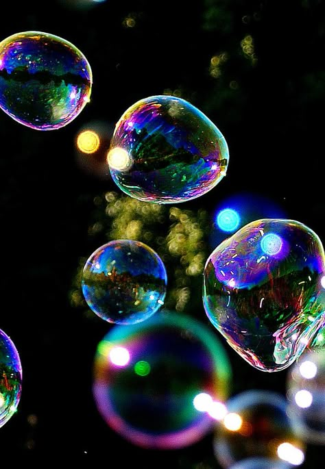 Painting Bubbles, Bubbles Photography, Bubble Drawing, Bubble Pictures, Bubbles Wallpaper, Bubble Art, Rainbow Aesthetic, Blowing Bubbles, Soap Bubbles