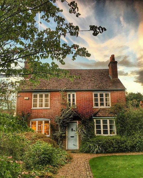 "Autumn Cottage" Hope you've had a great day!  I've been catching up with house jobs today - but I did manage to pop outside to pull up the beetroot - now baked, skinned, sliced and pickled! Quite a faff but hubby says delicious so it was all worthwhile!!  #cottage #cottagegarden #all_gardens #garden_styles #efe_snapshots_daily #architecture #photosofbritain #icu_britain #everything_imaginable #house #oldhouse #capturing_britain #explore_britain #igerssurrey #autumn #fav_skies Cottage House Design, English Cottage House, Cottage House Designs, House Design Ideas, Cottage Exterior, Country Cottage Decor, Casas Coloniales, Casa Vintage, Dream Cottage