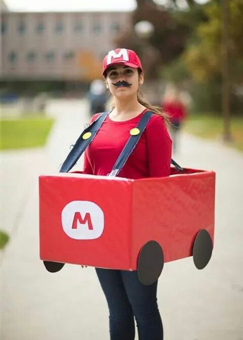 #mariobros #disfrazmariobros #disfrazmariobroscasero #disfrazcarnaval #disfrazmariobroscasero #disfrazadulto #disfrazoriginal Mario Kart Cars Diy, How To Make A Mario Kart Car, Super Mario Float Ideas, Princess Peach Cardboard Car, Diy Mario Kart Car, Mario Cart Diy, Disfraz Mario Kart, Mario Cart Halloween Costumes, Mario Kart Diy