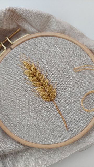 Wheat Embroidery Tutorial, Harvest Embroidery, Embroidered Wheat, Illusion Of Depth, Mouse Embroidery, Autumn Embroidery, Split Stitch, Harvest Mouse, Embroidery Hoop Art Diy