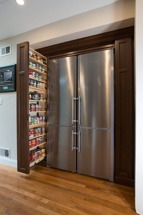 Kitchen Pullout Pantry, Column In Kitchen, Bakery Kitchen Design, Home Storage Hacks, Kitchen Pullout, Inside Kitchen Cabinets, Pull Out Kitchen Cabinet, Space Accessories, Island Cabinets