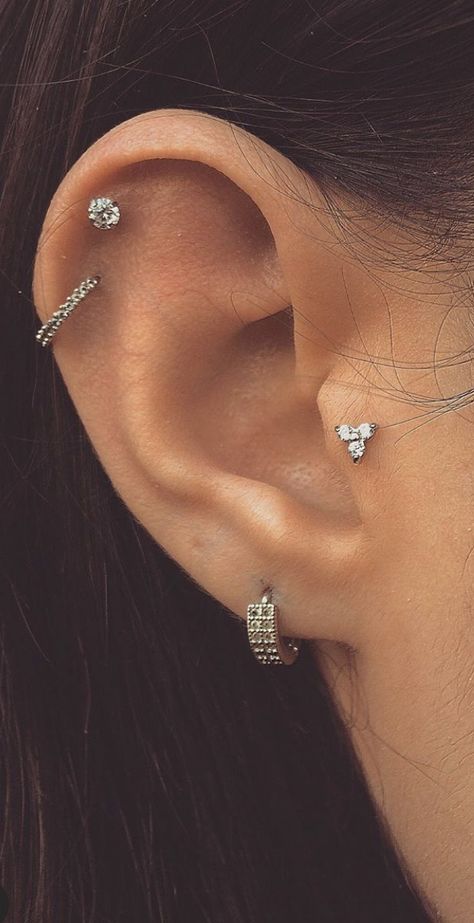 Ear Piercings Placement Minimalist, Eat Piercings Cartilage, Eat Piercing Placement, Eat Piercings For Small Ears, Cartalige Percinings Ideas, Eat Piercings Ideas Classy, Eat Piercings Ideas Minimalist, Ear Piercings Placement Chart Minimalist, Eat Piercing Ideas