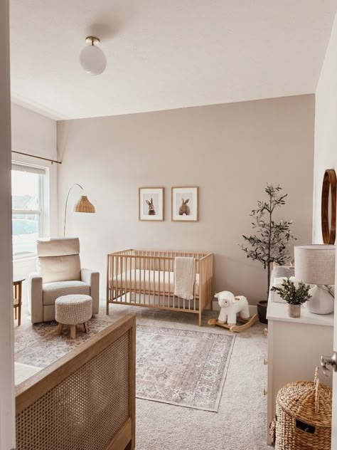 Newborn Nursery Ideas Neutral, Alabaster Sherwin Williams Nursery, Toddler Nursery Room Ideas, Light Brown Nursery, Tan Nursery Ideas, Newborn Baby Room Design, Baby Boho Room, Newborn Baby Room Ideas, Organic Modern Nursery