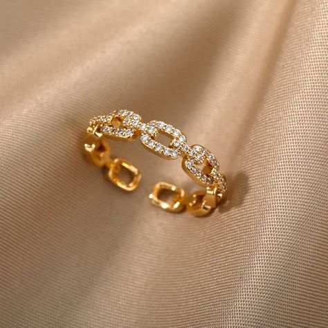 Classic Twist Chain Open Rings https://sasadesiles.fr/products/classic-twist-chain-open-rings SASA DES ILES #Bestseller Bride Gold Jewellery, Cruise Ship Pictures, Hand Modeling, Vintage Indian Jewelry, Couple Ring Design, Gold Finger Rings, Jewelry Stacking, Elegant Couple, Bracelet Viking