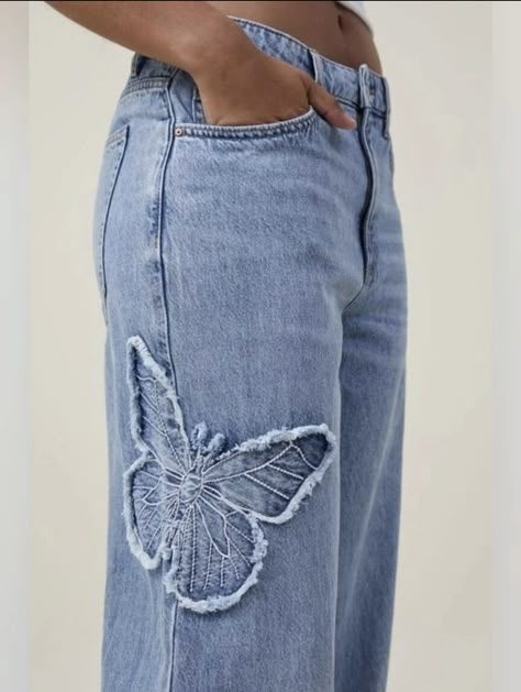 Jean Customization, Butterfly Jeans, Jeans Refashion, Denim Crafts Diy, Denim Projects, Denim Ideas, Recycled Jeans, Pola Sulam, Cyan Blue