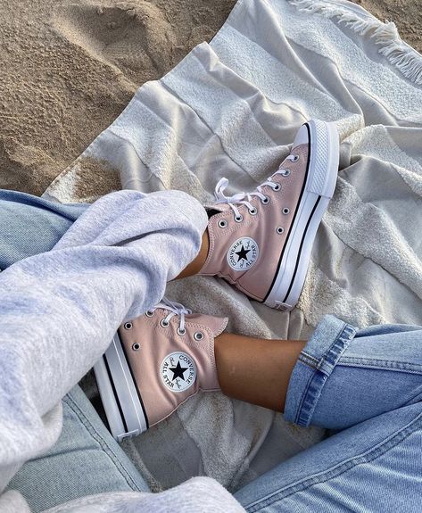 Spring Converse, Summer Converse, Cute Converse Shoes, Cute Converse, Pretty Sneakers, Preppy Shoes, Pretty Shoes Sneakers, Pink Converse, All Nike Shoes