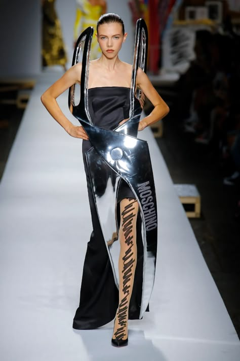 Camp Fashion, Conceptual Fashion, Calf Length Skirts, Weird Fashion, Couture Week, Jeremy Scott, Fashion Show Collection, Inspiration Mode, Gigi Hadid