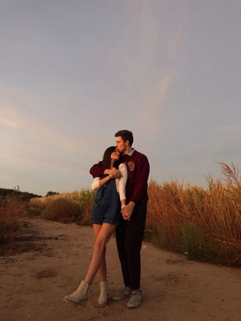 Funny Fall Couple Pictures, Thanksgiving Poses For Couples, Couples Photos Pumpkin Patch, The Fall Of Bradley Reed, Thanksgiving Couple Aesthetic, Couples Thanksgiving Pictures, Pumpkin Patch Photo Ideas Couples, October Photoshoot Ideas Couples, Fall Couple Photos Pumpkin Patch