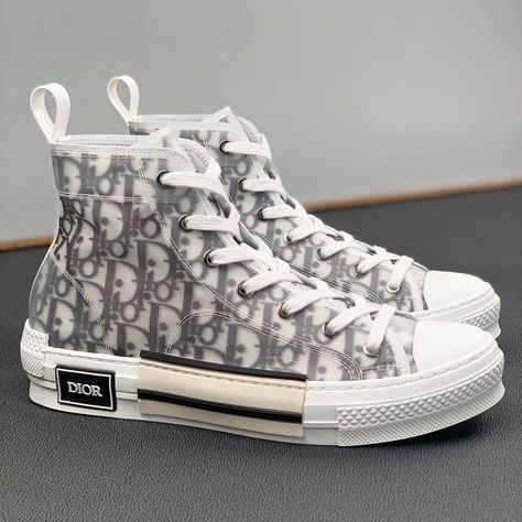 Tenis Dior, Dior B23 High Top, Slippers Outfit, Dior Sneakers, Kim Jones, Dior Oblique, Dior Logo, Mens Travel Bag, Fashion Buyer