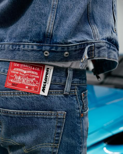 Levi's and McLaren Racing are transforming the style landscape in racing through their newest partnership, which is captivating audiences everywhere. Style Blue Jeans, Mclaren Racing, Levis Vintage Clothing, Jeans Details, Pants Outfit Men, Levis Vintage, American Jeans, Jeans Levis, Blue Label