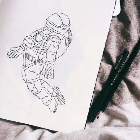 Line Art Astronaut, Astronaut Line Drawing, Fine Line Drawings, Astronaut Tattoo, Beginner Tattoos, Planet Tattoos, Men Tattoos Arm Sleeve, Art Sketches Doodles, Line Art Vector