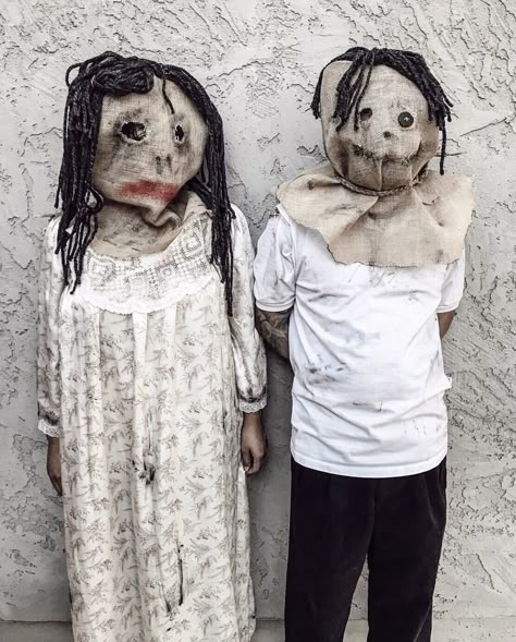 Creepy couple costume ideas #couplecostumes #costumes #halloween #diycostumes #diyhalloweencostumes #diyhalloween Creepy Clown Couple Costume, Horror Couples Costumes Halloween Ideas, Creepy Diy Halloween Costumes, Creepy Couples Costumes, Horror Halloween Costumes Couples, Scary Halloween Couple Costumes, Halloween Creepy Costumes, Halloween Diycostumes, Creepy Couple Costumes