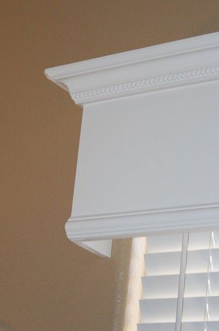 Great way to quickly and cheaply make a huge upgrade that looks great by making wooden window valance. Awesome step by step instructions! Wooden Window Valance, Diy Window Valance, Wood Valance, Window Cornices, Real Estat, Valance Window Treatments, Diy Window, Window Valance, Window Coverings