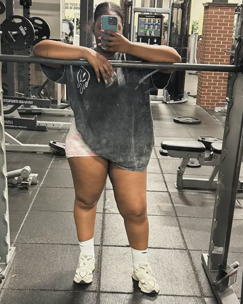 She's a gym girlie…😜 #2024goals #healthyandthick Fitness Aesthetic Midsize, Weight Training Black Women, Gym Aesthetic Thick, Working Out Plus Size, Workouts Plus Size, Fitness Lifestyle Aesthetic Plus Size, Plus Size Exercise Aesthetic, Active Black Women, Gym Plus Size Aesthetic