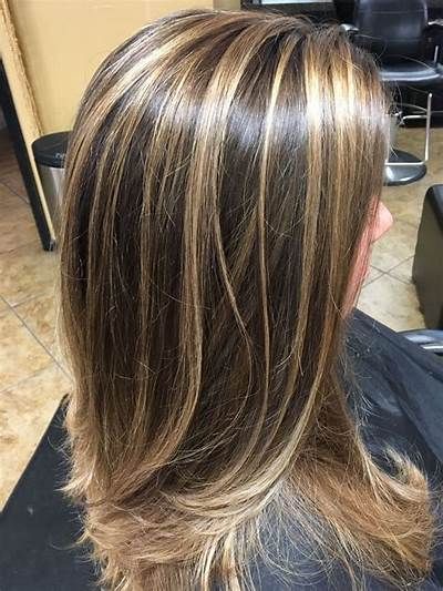 19 Ideas for Light Brown Hair with Highlights and Lowlights | Brown hair with blonde highlights ... Subtle Chunky Highlights For Brown Hair, Medium Brown Hair With Chunky Blonde Highlights, Rayos En El Cabello Oscuro, Brown Hair With Chunky Highlights, Brown Hair With Blonde Streaks, Streaky Highlights, Chunky Blonde Highlights, Rambut Brunette, Blonde Highlights On Dark Hair