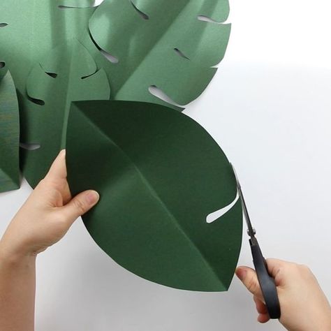 Sara | DIY + Lifestyle on Instagram: "Very easy DIY, paper monstera leaves make a fun backdrop for a nursery, baby shower, bridal shower etc." Diy Paper Monstera Leaves, Paper Leaves Decoration, Diy Tropical Leaves, Large Paper Leaves, Paper Monstera Leaves, Paper Flower Diy Easy, Paper Leaves Diy, Simple Paper Crafts For Kids, Nintendo Halloween