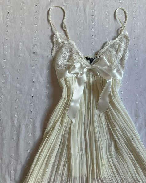 victoria’s secret pleated slip dress💭💫 in a stunning shade of cream white, in the same style worn as jenna ortega 💘💖entirely sheer, one available in size small 🤍 comment or dm to claim xoxo 🌸 💌🕊️📮 #pink #pinkaesthetic #y2k #vintagelingerie #coquette #coquetteaesthetic #coquettefashion #pinkoutfit #girly #pinterestfashion #fairycore #fairycorefashion #vintagefashion #princessaesthetic #princessdress #sabrinacarpenter White Lace Slip Dress, Fairycore Fashion, Night Gown Dress, White Lace Lingerie, Pink Outfits Victoria Secret, Coquette Clothing, Gymwear Outfits, Victoria Secret Dress, Cute Pjs