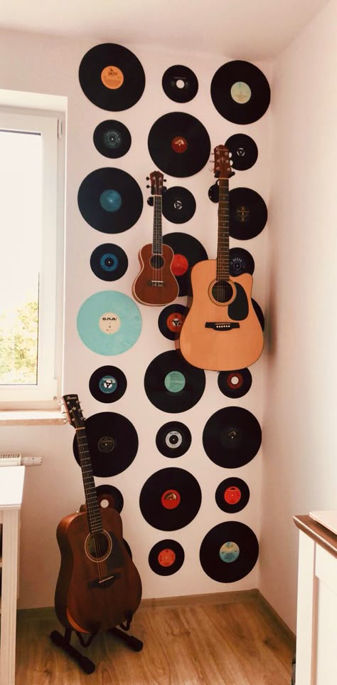 Record corner in music room! Vinyl Record Room Aesthetic, Living Room Music Theme, Vintage Music Room Ideas, Music Guest Room, Ukulele Hanging On Wall, Record Themed Room, Music Area In Bedroom, Music Corner Room, Music Rooms Ideas