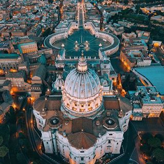 invites you to see this wonderful view, seen from above of the Vatican City, showing the whole St. Peter's Square, and Rome!#lifestylesuitesrome #piazzanavona #lifestyle #luxury #design #style #picoftheday #instapic #eternalcity #rome #Vaticano #visitrome Rome Italy Aesthetic, Italy Aesthetic, Rome Travel, Vatican City, Beautiful Places To Travel, Best Places To Travel, Rome Italy, Places Around The World, Travel Aesthetic