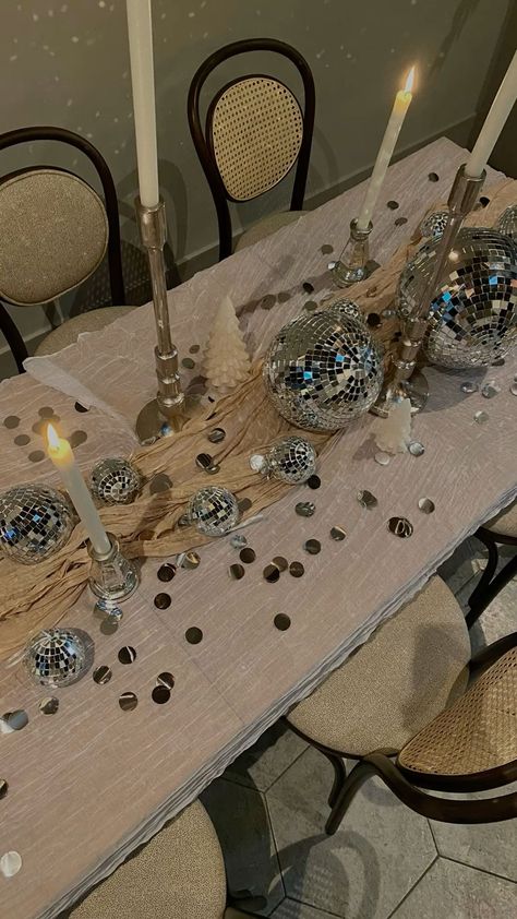 Glam Party Table Decor, Glam Birthday Decorations, Glam Party Theme Ideas, Glitter Table Decorations, Glitz And Glam Table Decorations, Glitz And Glam Decor Party, Glitz And Glam 21st Birthday Party, Glitz And Glam Birthday Party Ideas, Glitz And Glam Bachelorette Decor