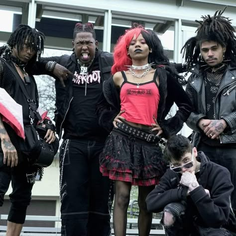 90s Punk Outfits, Punk Friends, Afro Alternative, Grunge Black Women, Alternative Black Women, Jock Aesthetic, Punk Goth Aesthetic, Goth Punk Outfits, Punk Oc