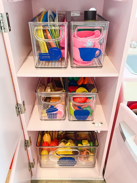 Diy Play Food Storage, Play Kitchen Food Storage Ideas, Organizing Play Kitchen, Kids Kitchen Organization Ideas, Organize Play Kitchen, Toy Food Storage Ideas, Play Kitchen Storage Ideas, Kids Play Kitchen Organization, Toy Kitchen Organization