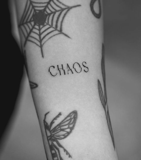 Chaos Tattoo, Shadow Tattoo, Tattoo Lettering Design, Funky Tattoos, Classy Tattoos, Tattoo Videos, Unique Tattoo, Discreet Tattoos, Time Tattoos