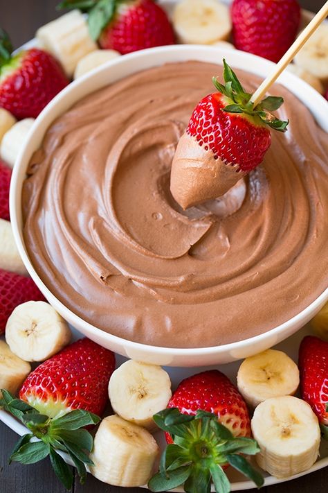 Nutella Fruit Dip, Chocolate Fruit Dip, Nutella Dip, Easy Fruit Dip, Chocolate Dip, Fruit Dips Recipes, Chocolate Dipped Fruit, Nutella Cheesecake, Cheesecake Dip