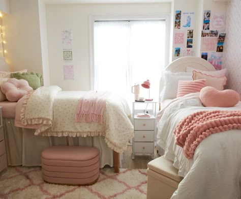 Light Pink And Green Dorm Room, Pink White And Gold Dorm Room, Dorm Inspo Cozy Pink, Pastel Pink Dorm Room, Pink And White Dorm Room Ideas, Umd Dorm, Light Pink Dorm Room Ideas, Pink Dorm Bedding, Dorm Room Aesthetic Pink