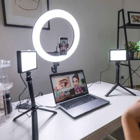 Ruangan Studio, Youtube Setup, Recording Studio Setup, Home Studio Setup, Podcast Studio, Youtube Success, Youtube Channel Ideas, Paper Backdrop, Led Ring Light